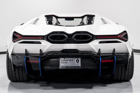 Used 2024 Lamborghini Revuelto image 4