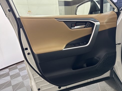 Used 2021 Toyota RAV4 Limited image 15