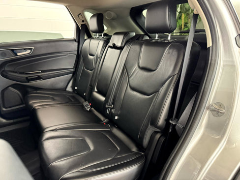 Used 2019 Ford Edge Titanium image 29