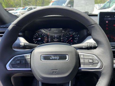 Used 2024 Jeep Compass Limited image 22