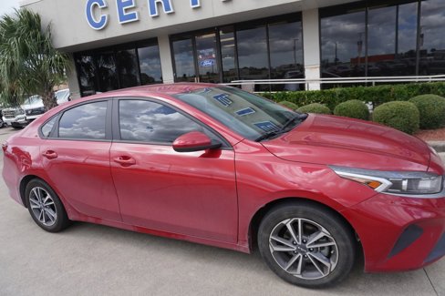 Used 2022 Kia Forte LXS image 2