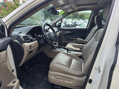 Used 2018 Honda Pilot Touring image 21