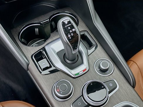 Used 2022 Alfa Romeo Giulia Ti image 17