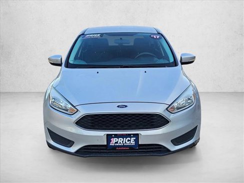 Used 2017 Ford Focus SE image 2