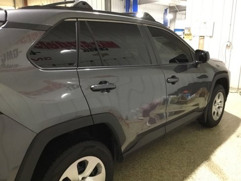 Used 2021 Toyota RAV4 LE image 6