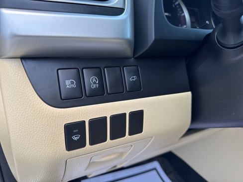Used 2017 Toyota Highlander XLE image 15
