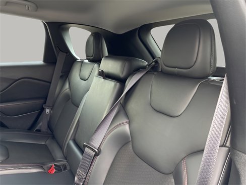 Used 2019 Jeep Cherokee Trailhawk w/ Cold Weather Group image 18