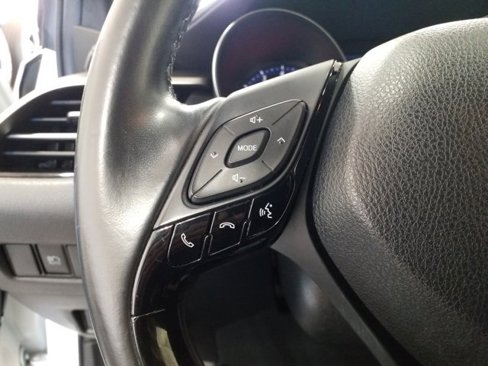 Used 2019 Toyota C-HR XLE image 5