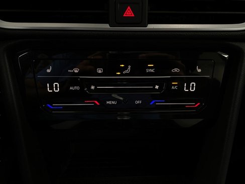 New 2025 Volkswagen Taos SE image 23
