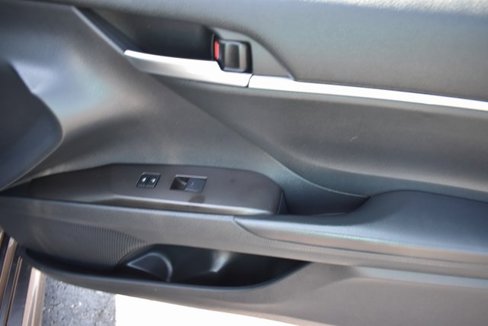 Used 2022 Toyota Camry SE image 13