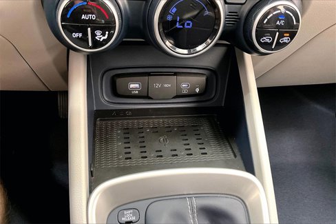 Used 2023 Hyundai Venue Limited image 24