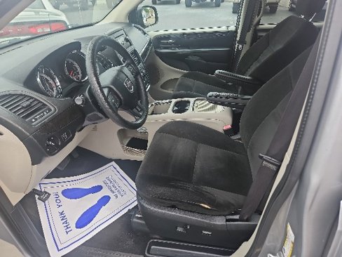 Used 2016 Dodge Grand Caravan SXT image 7