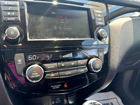 Used 2021 Nissan Rogue Sport SV image 25