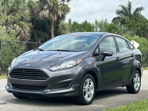 Used 2015 Ford Fiesta SE image 9