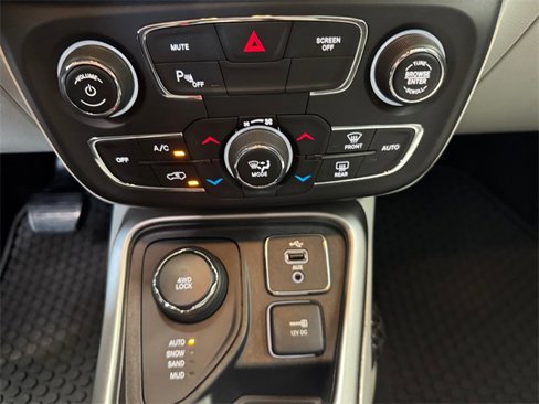 Used 2018 Jeep Compass Latitude w/ Popular Equipment Group image 15