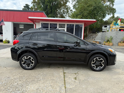 Used 2017 Subaru Crosstrek 2.0i Premium image 11
