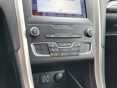 Used 2019 Ford Fusion SE image 27