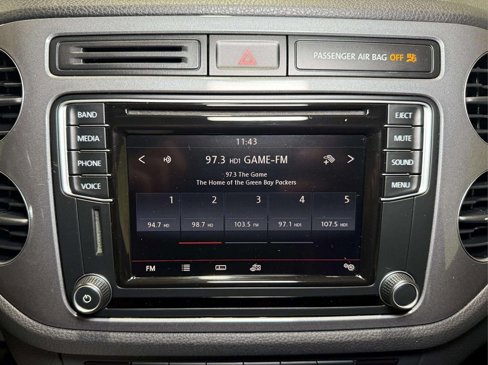 Used 2017 Volkswagen Tiguan S image 6