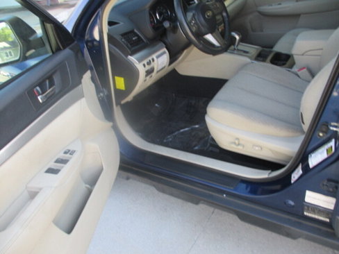 Used 2011 Subaru Outback 2.5i Premium w/ All-Weather Pkg image 8