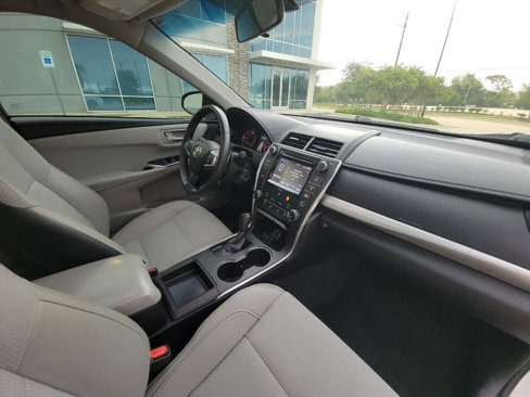 Used 2017 Toyota Camry SE image 11