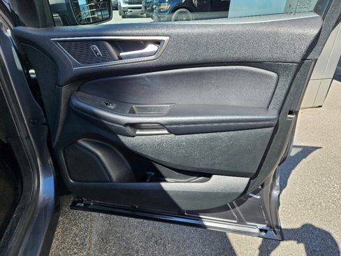 Used 2023 Ford Edge SEL image 16