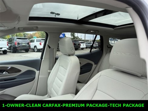 Used 2023 GMC Terrain Denali w/ Denali Premium Package image 15