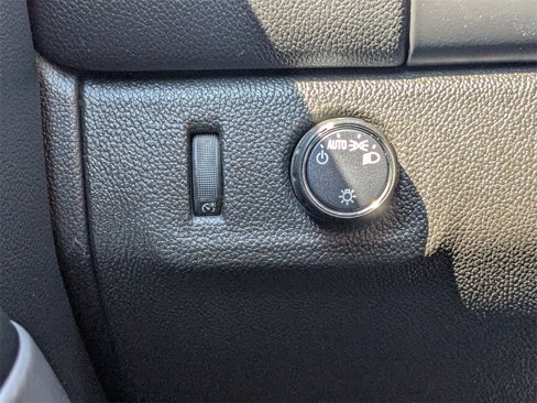 Used 2022 Chevrolet Colorado LT w/ Fleet Safety Package image 18