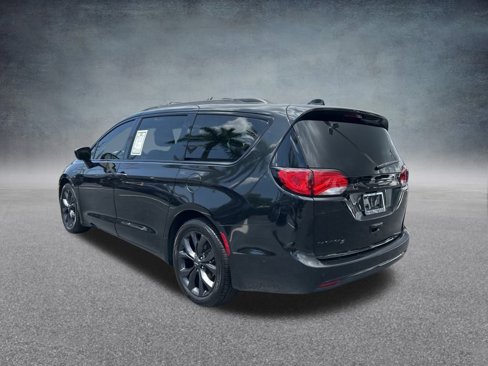 Used 2019 Chrysler Pacifica Touring-L Plus w/ Advanced Safetytec Group image 6