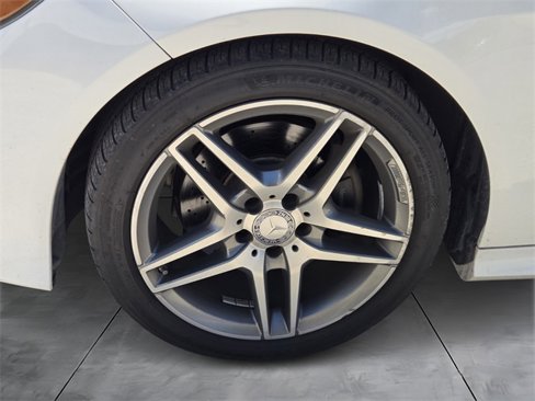 Used 2016 Mercedes-Benz E 350 Sedan image 3