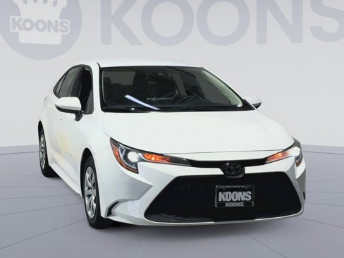 Used 2022 Toyota Corolla LE image 2