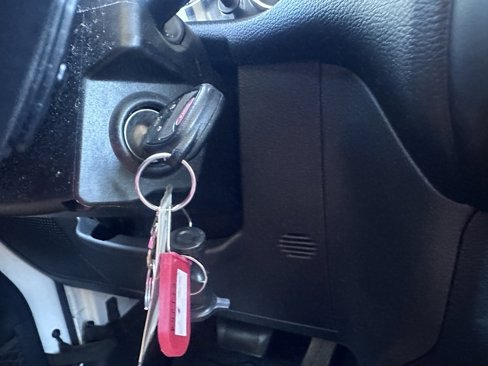 Used 2018 Jeep Wrangler Unlimited Sahara w/ Connectivity Group image 8