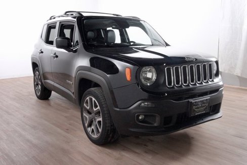 Used 2018 Jeep Renegade Latitude w/ Cold Weather Group image 3
