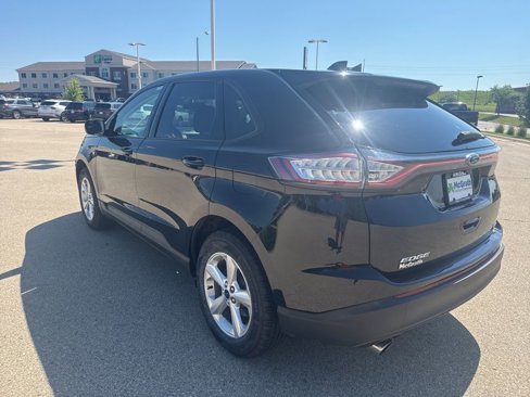 Used 2017 Ford Edge SE image 3