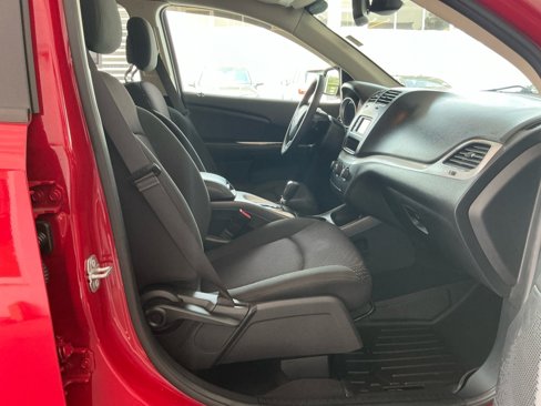 Used 2019 Dodge Journey SE image 32