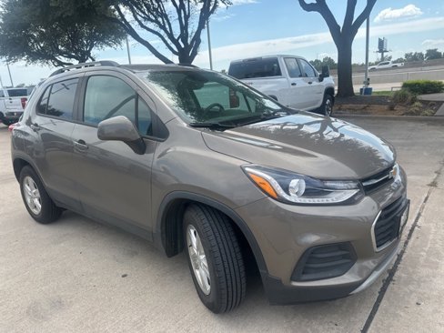 Used 2021 Chevrolet Trax LT w/ LT Convenience Package image 3