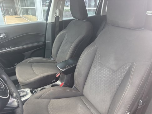 Used 2021 Jeep Compass Sport image 10