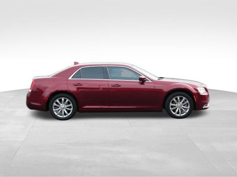 Used 2016 Chrysler 300 Limited image 9