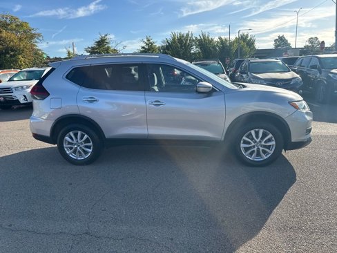 Used 2018 Nissan Rogue SV image 10