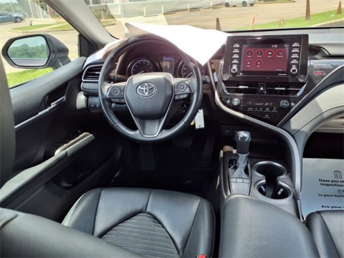 Used 2022 Toyota Camry SE image 4