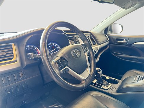 Used 2015 Toyota Highlander XLE image 9