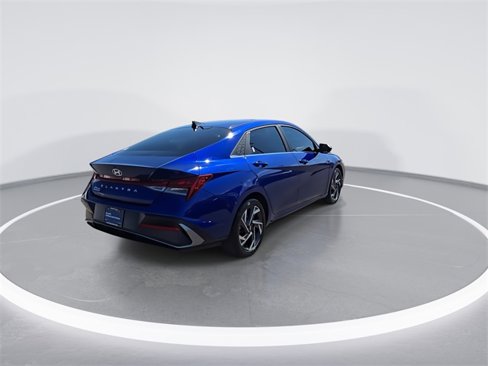 Used 2024 Hyundai Elantra SEL w/ Convenience Package image 8