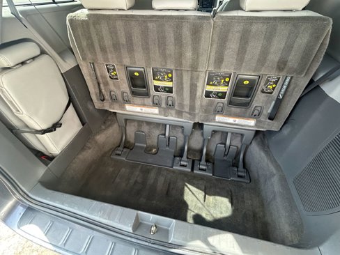 Used 2018 Toyota Sienna XLE image 35