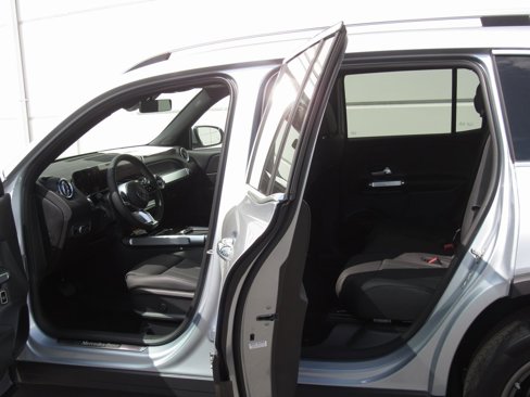New 2025 Mercedes-Benz GLB 250 4MATIC image 14