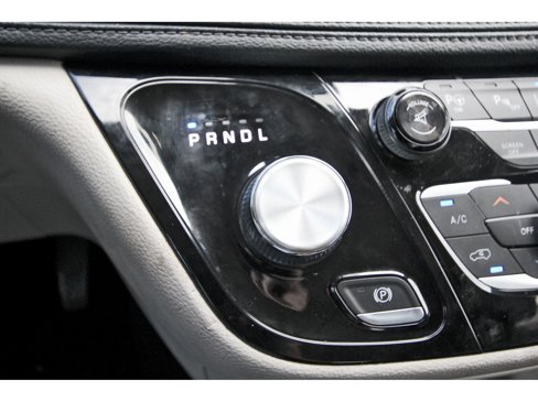 Used 2017 Chrysler Pacifica Limited image 23