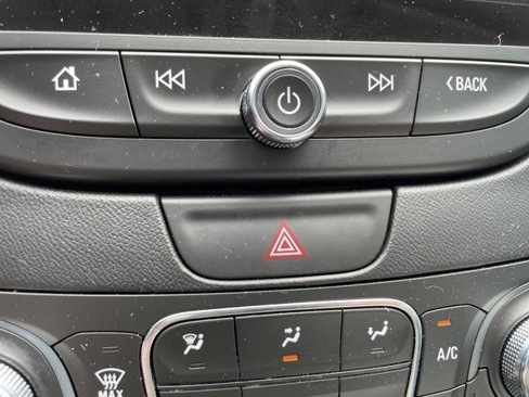 Used 2022 Chevrolet Malibu Premier image 27