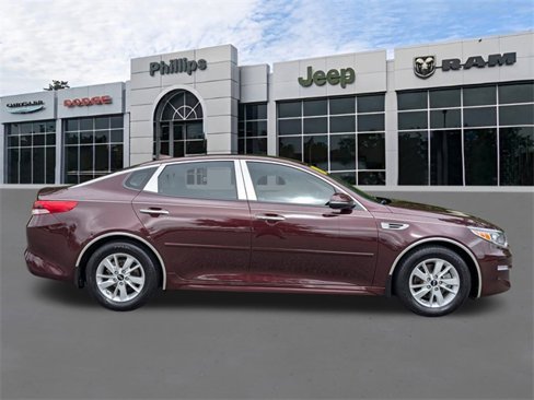 Used 2018 Kia Optima LX image 2