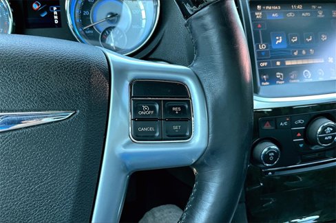 Used 2013 Chrysler 300 C image 19