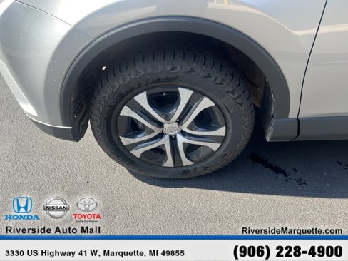 Used 2018 Toyota RAV4 LE image 11