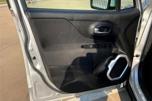 Used 2019 Jeep Renegade Latitude image 23