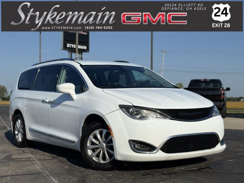Used 2018 Chrysler Pacifica Touring-L image 1